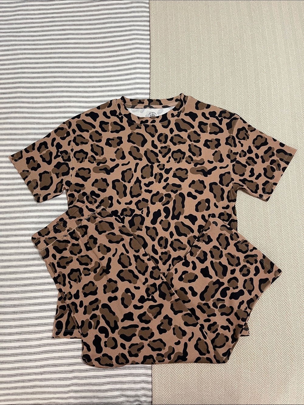 Feral And Free Bamboo Ribbed Lounge Set Short Sleeve Tee And Capris Cheetah